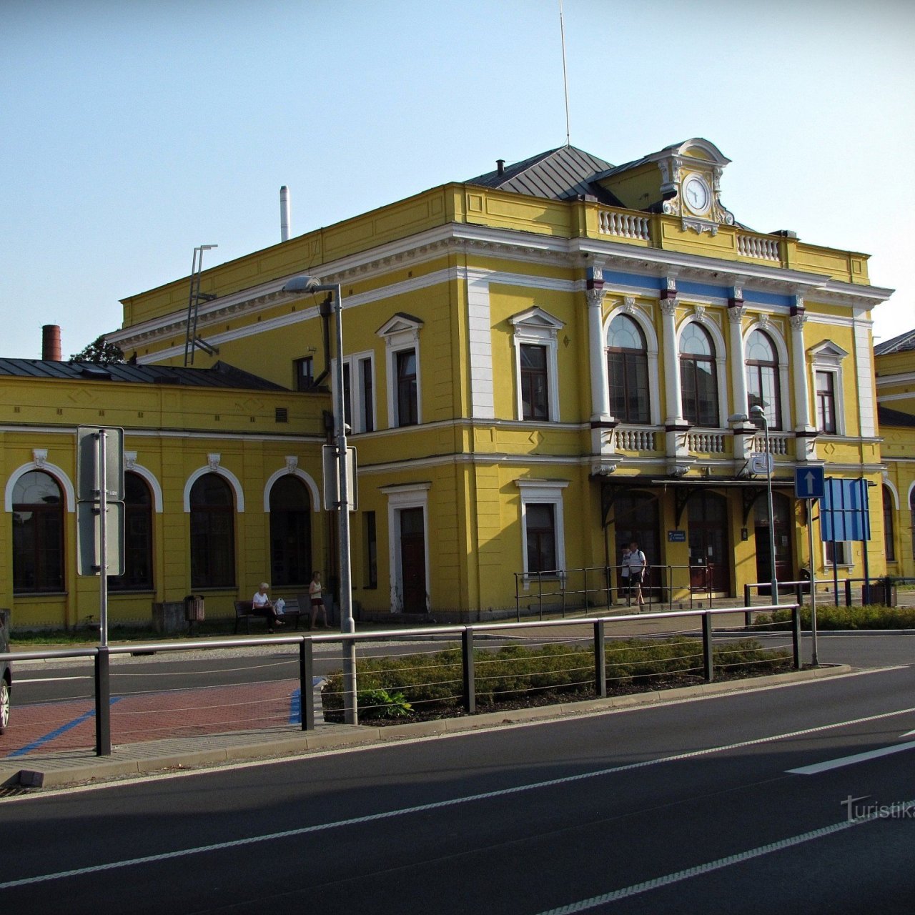 Šumperk - hlavní budova vlakového nádraží
