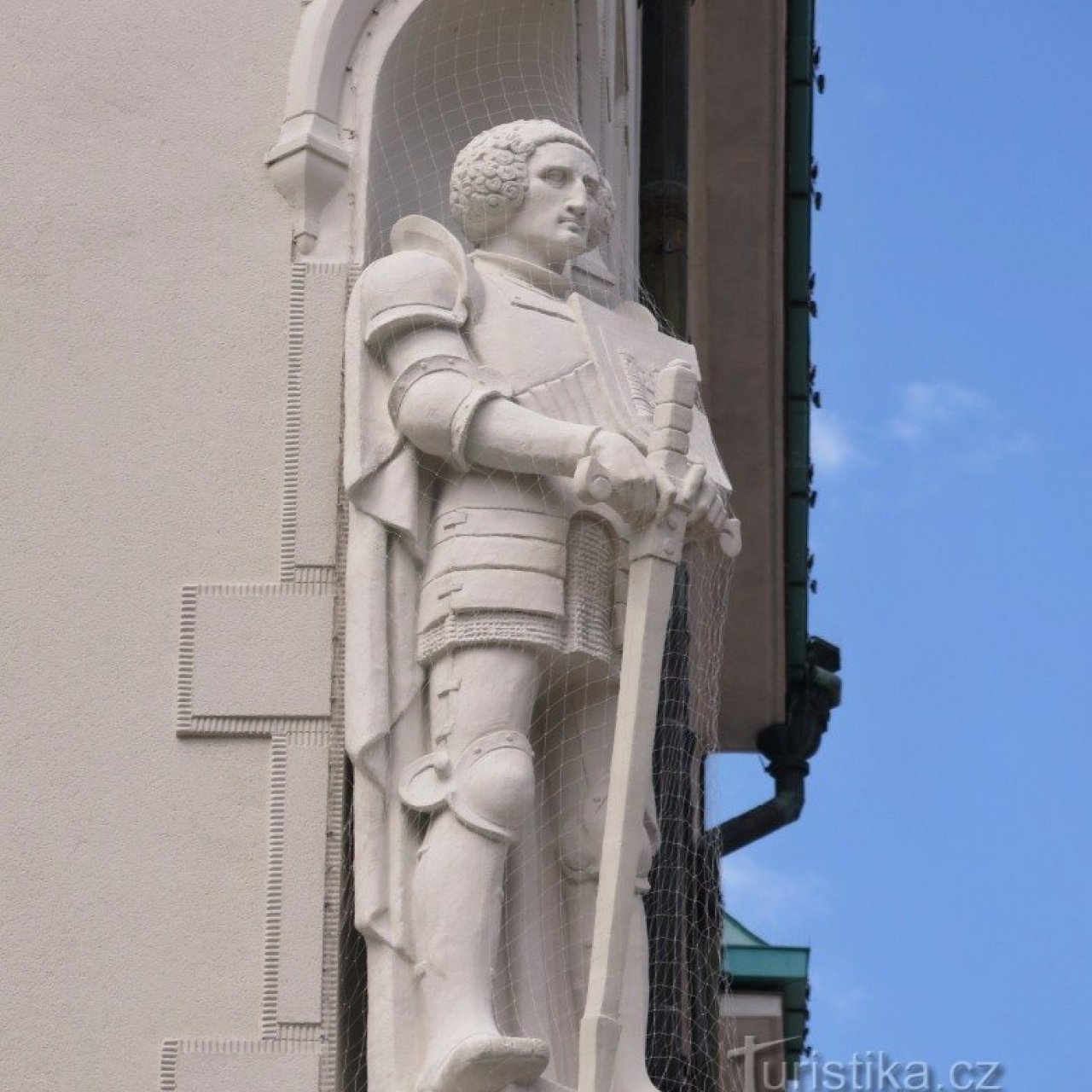 Šumperk – sochy na radniční budově