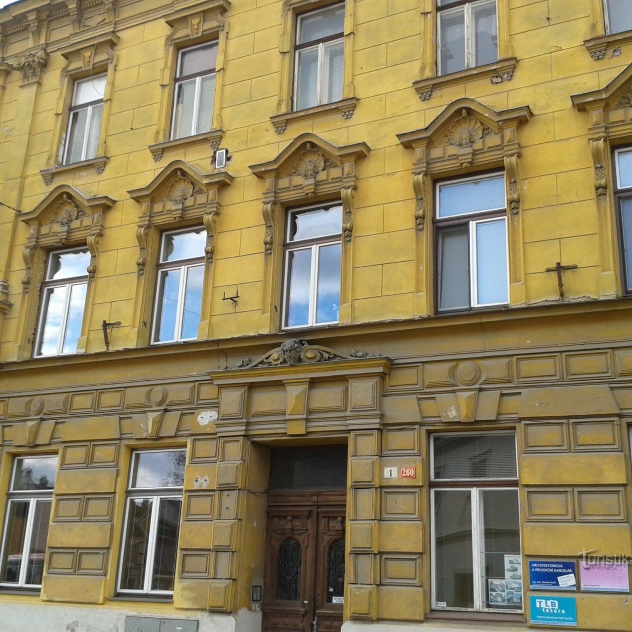 Šumperk - rohová budova na Slovanské ulici č.1 (u zast.Mototechna, naproti Smet.sadů)akt.20.4.16