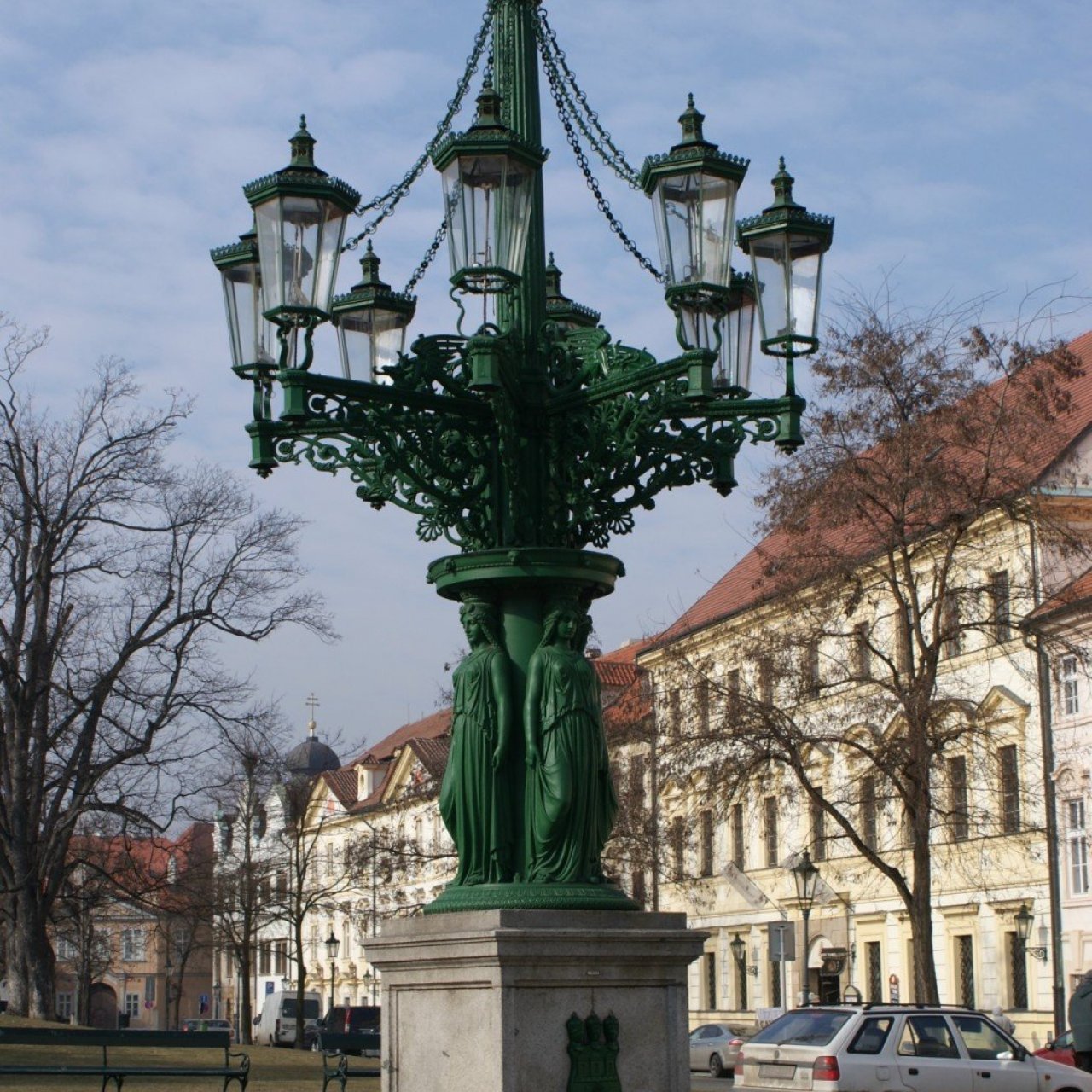 Praha – kandelábr pouličního osvětlení (osmiramenná plynová lampa)
