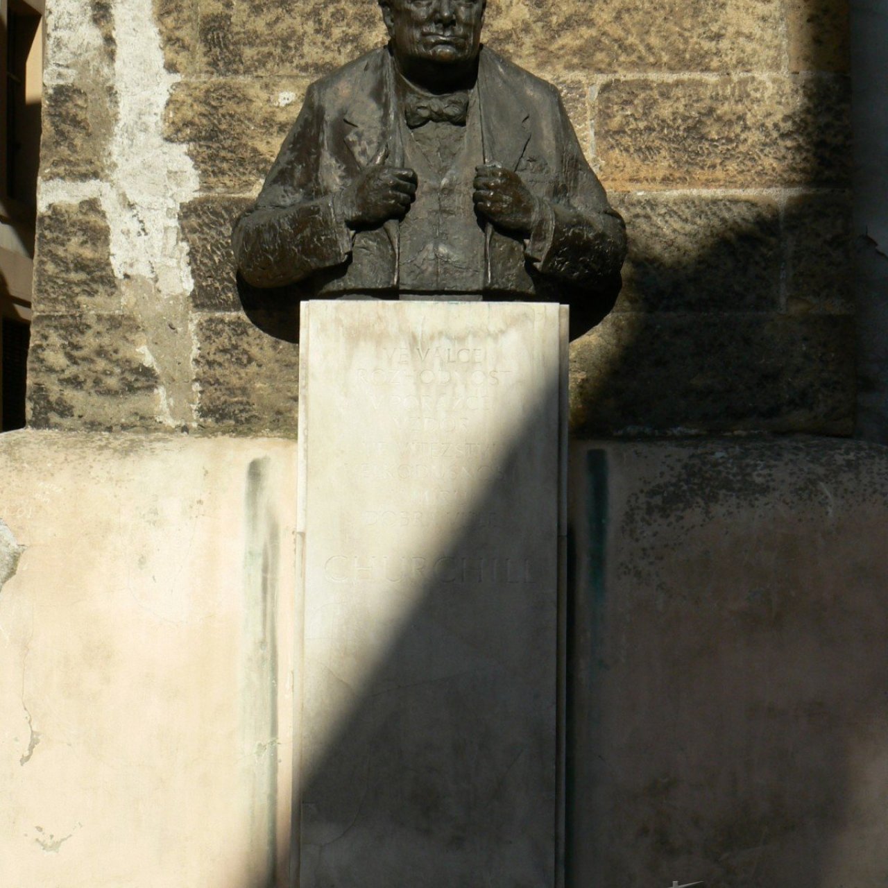 Praha 1 - Thunovská - busta Winston Churchill