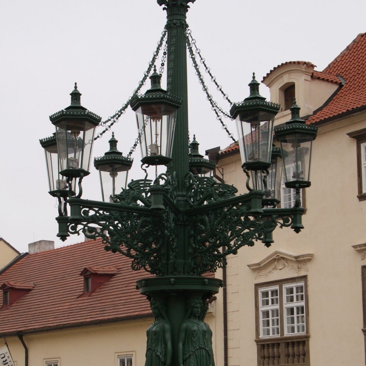 Praha – Hradčany - historický kandelábr v Loretánské ulici