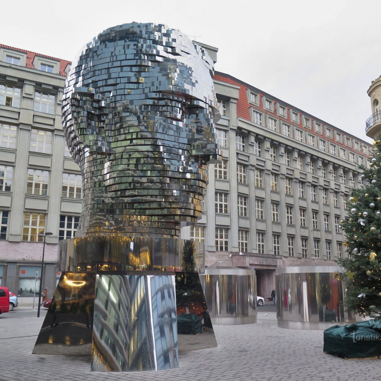 Praha – Nové Město – gigantická pohyblivá hlava Franze Kafky