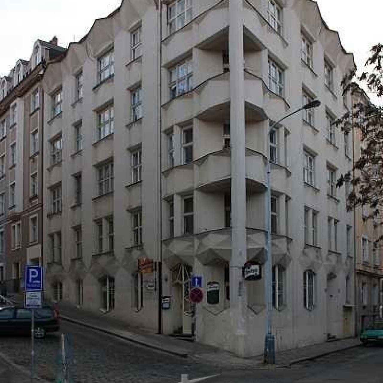 Praha, kubistický dům na rohu Neklanovy a Přemyslovy