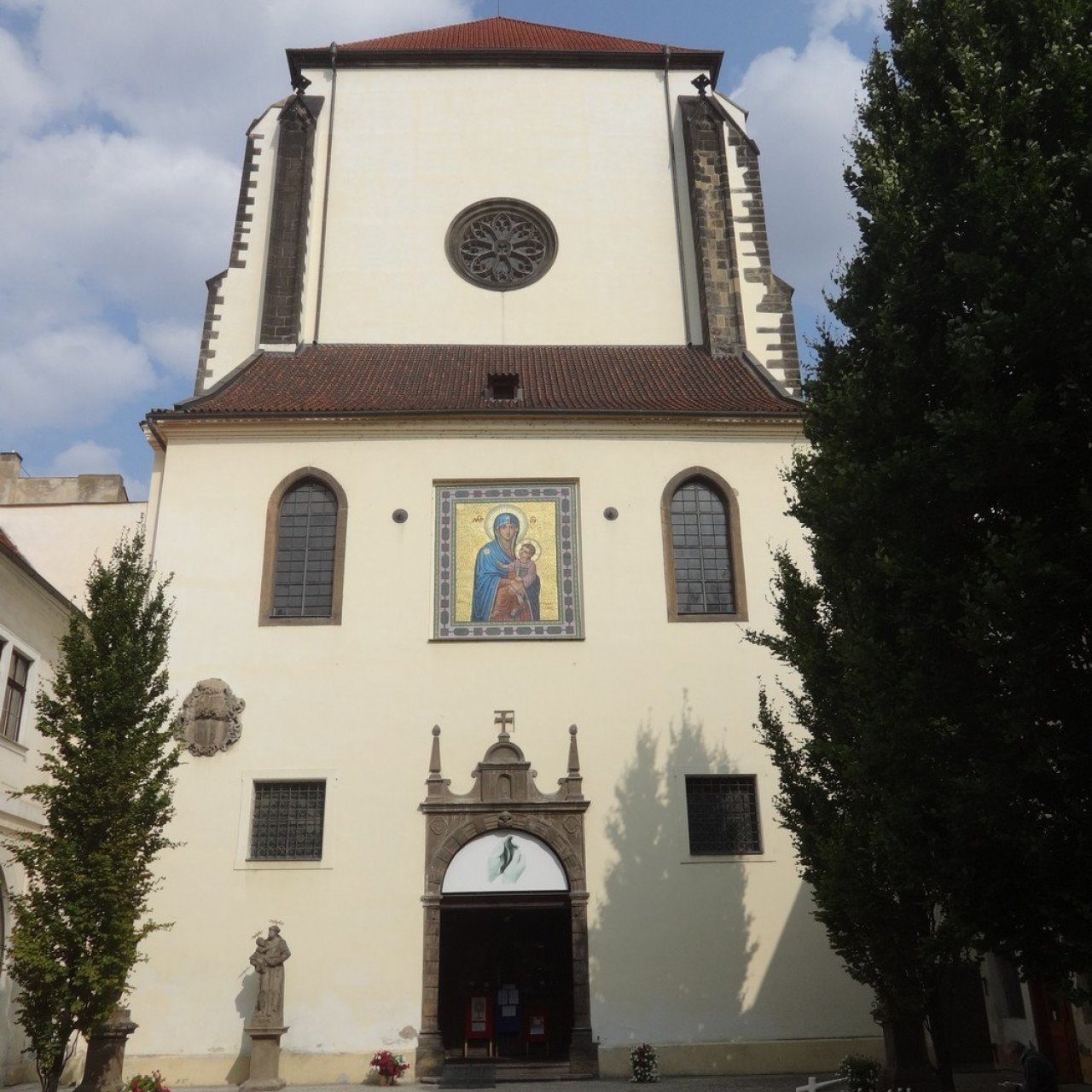 Jan Nepomucký u kostela Panny Marie Sněžné