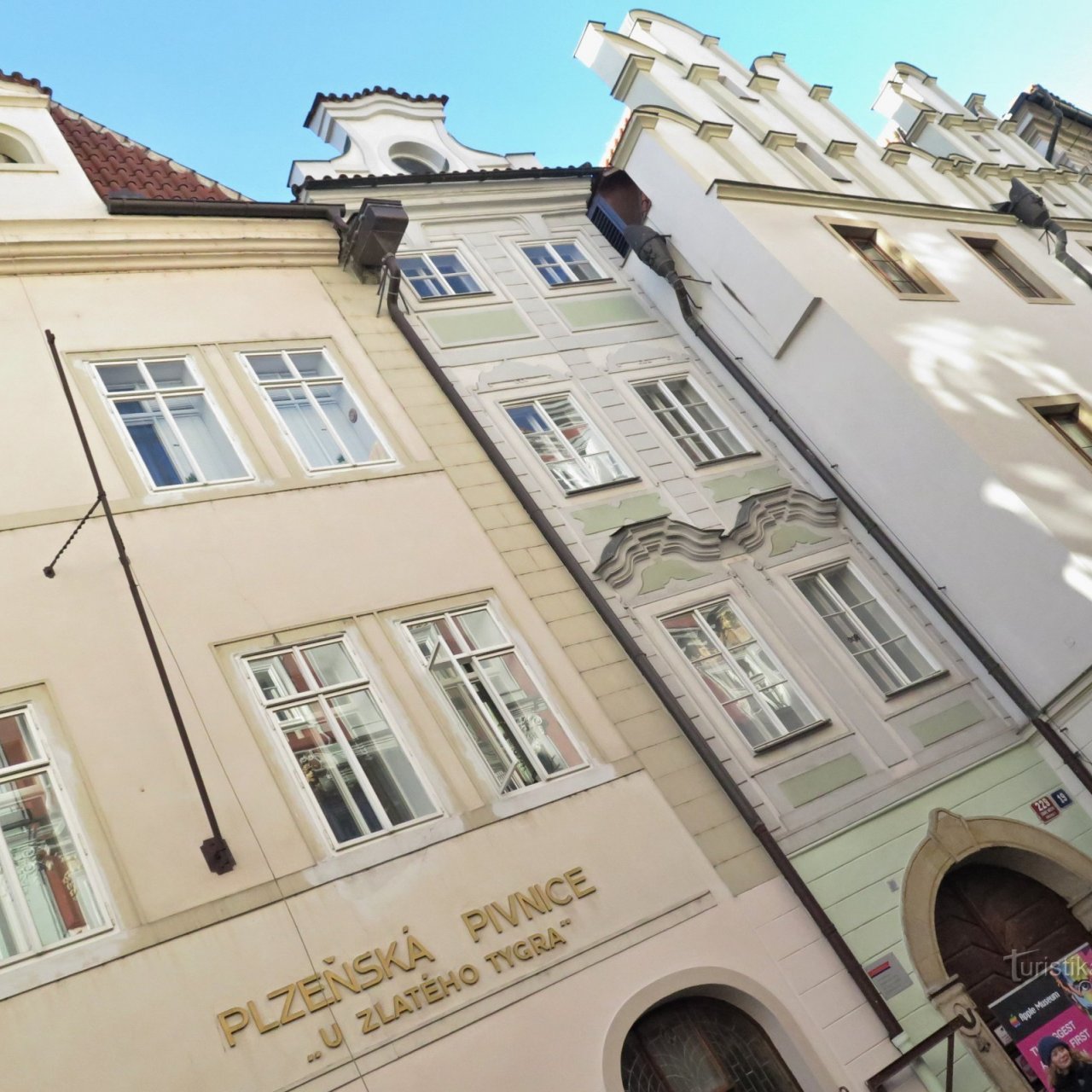 Praha (Staré Město) - domy v Husově ulici