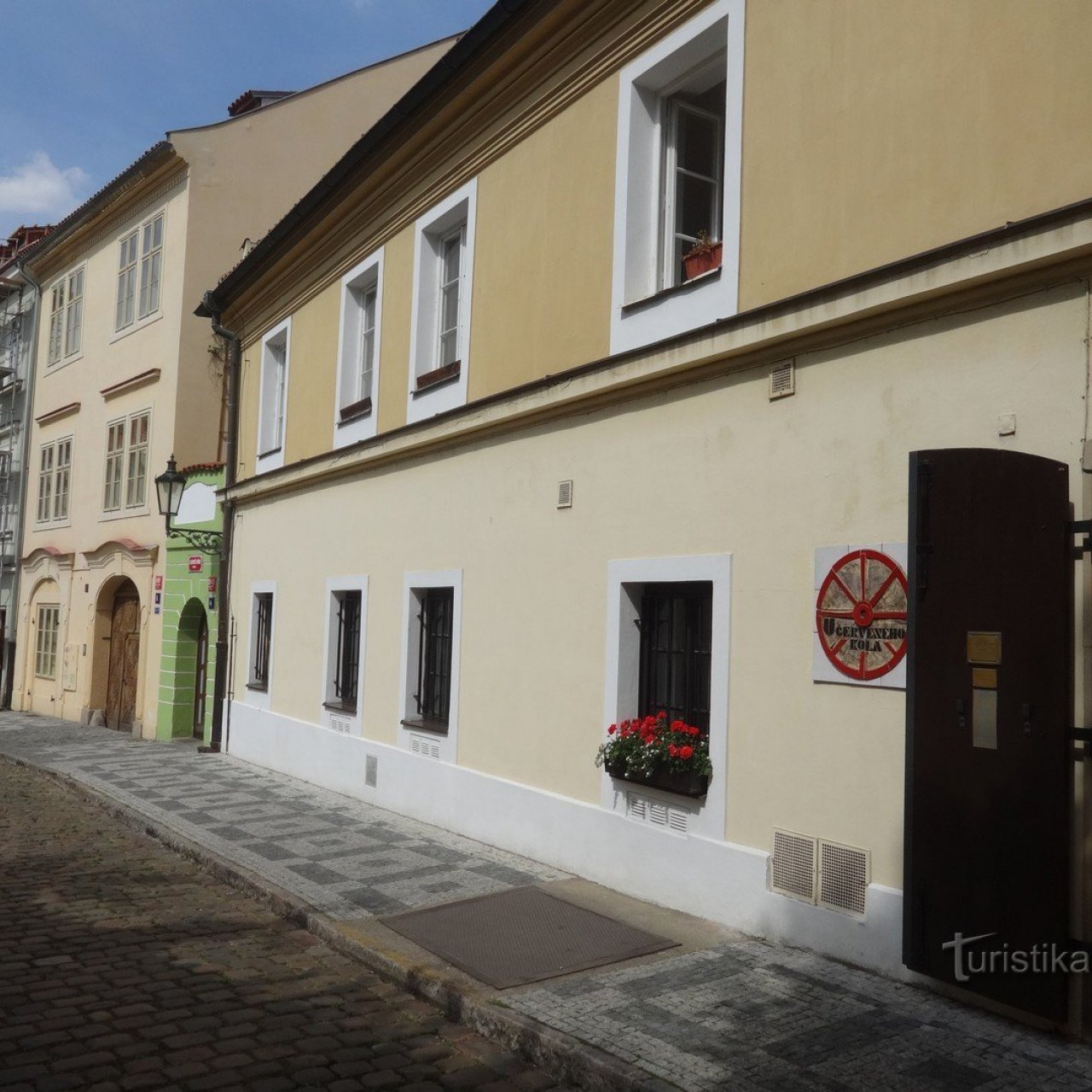 Praha a zřejmě nejužší dům v Česku