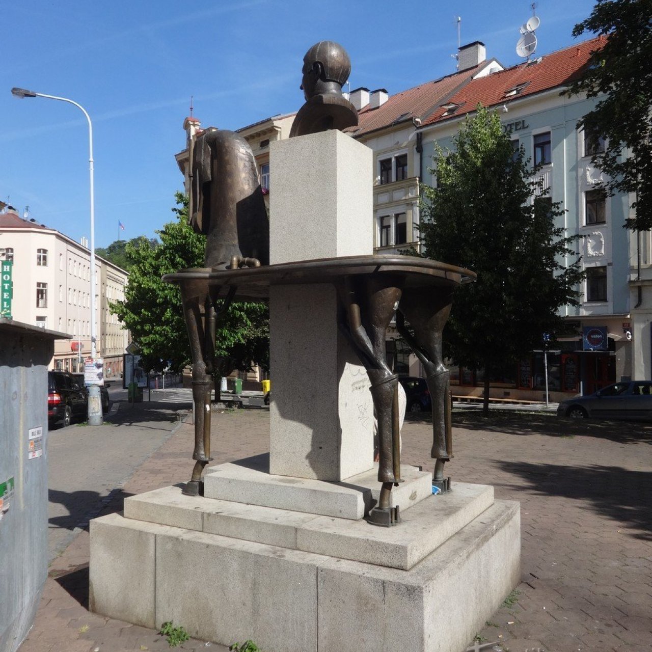 Jezdecká socha Jaroslava Haška a Dobrý voják Švejk