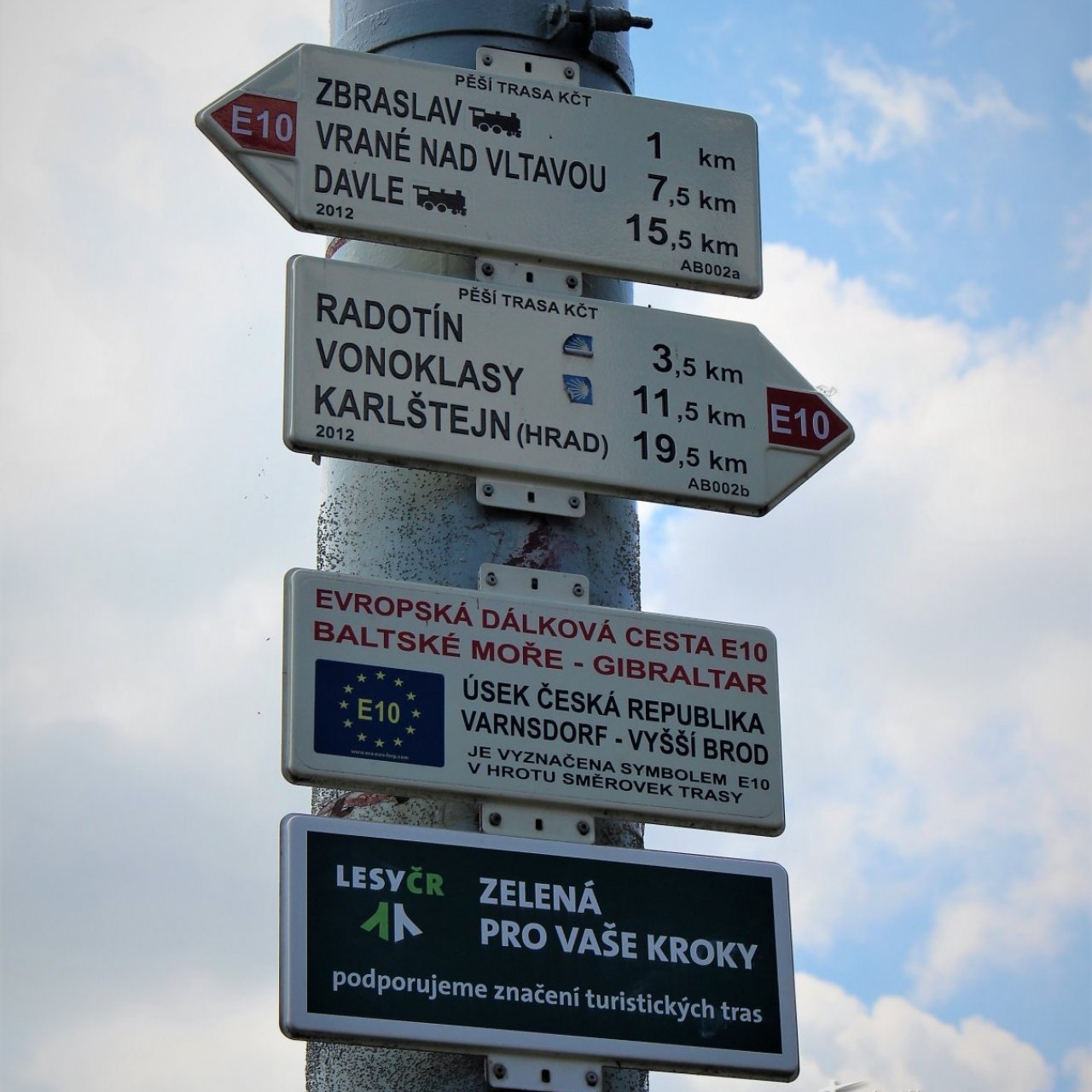 Turistické rozcestí Zbraslav, náměstí