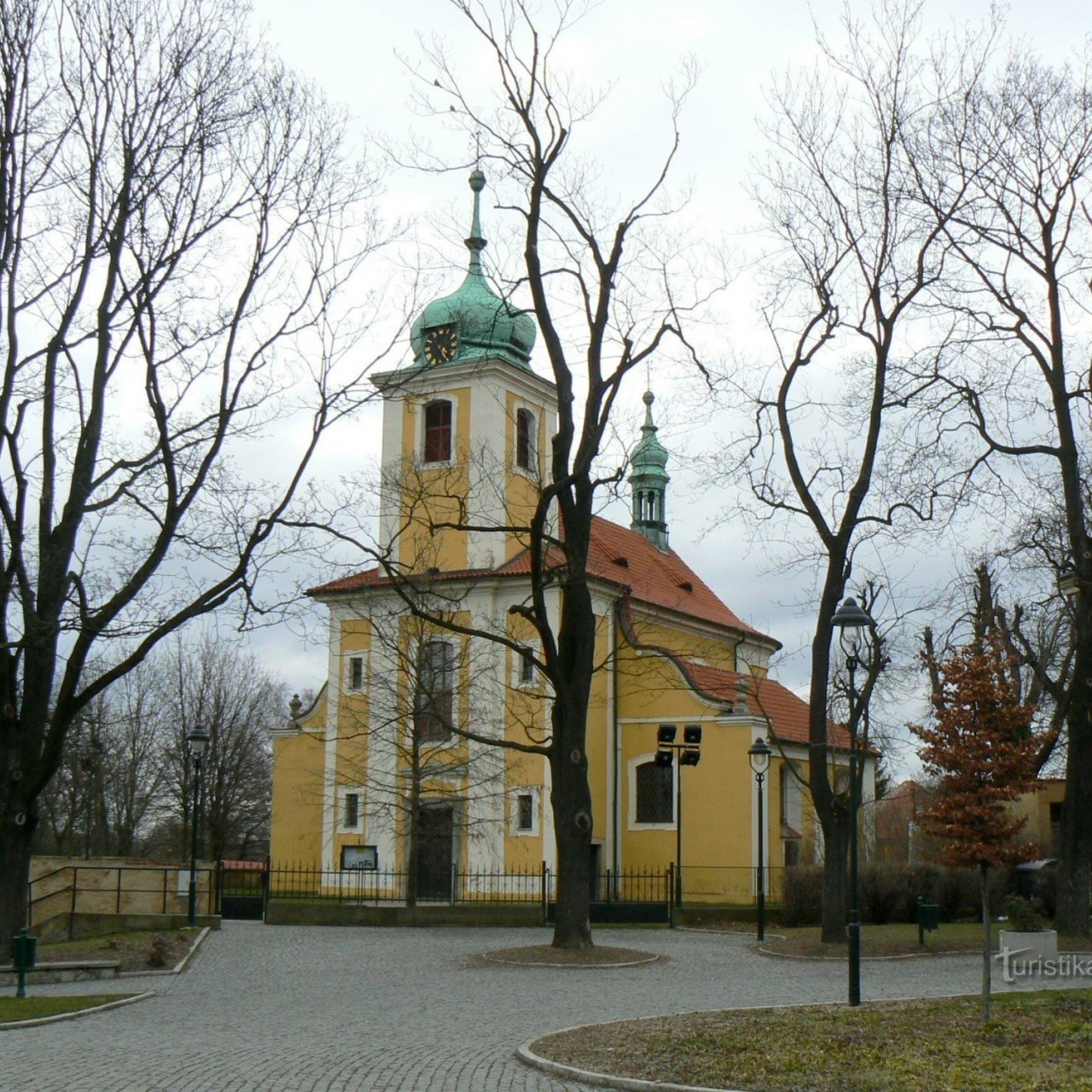 Kostel Povýšení sv. Kříže ve Vinoři.