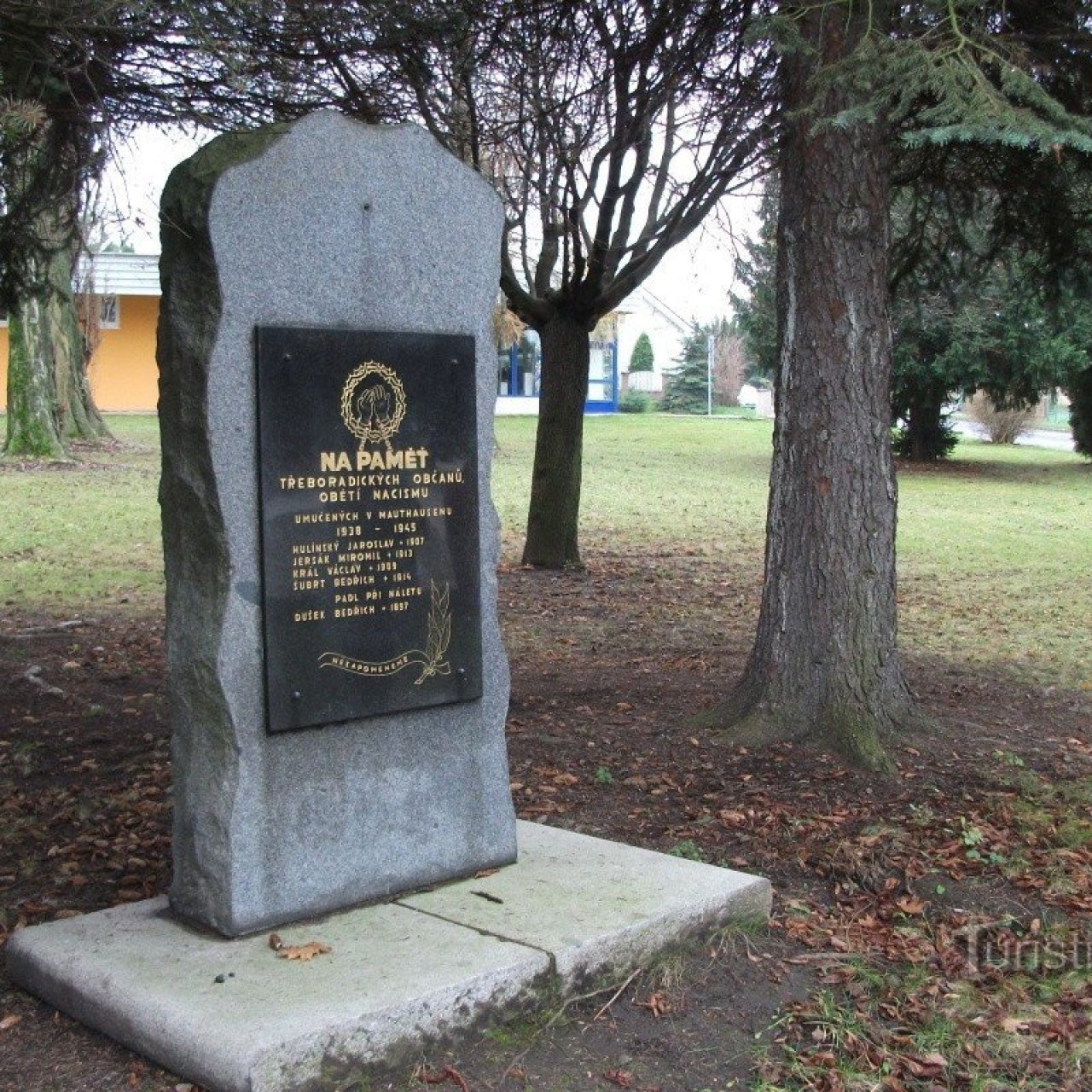 Památník obětí nacizmu v Třeboradicích