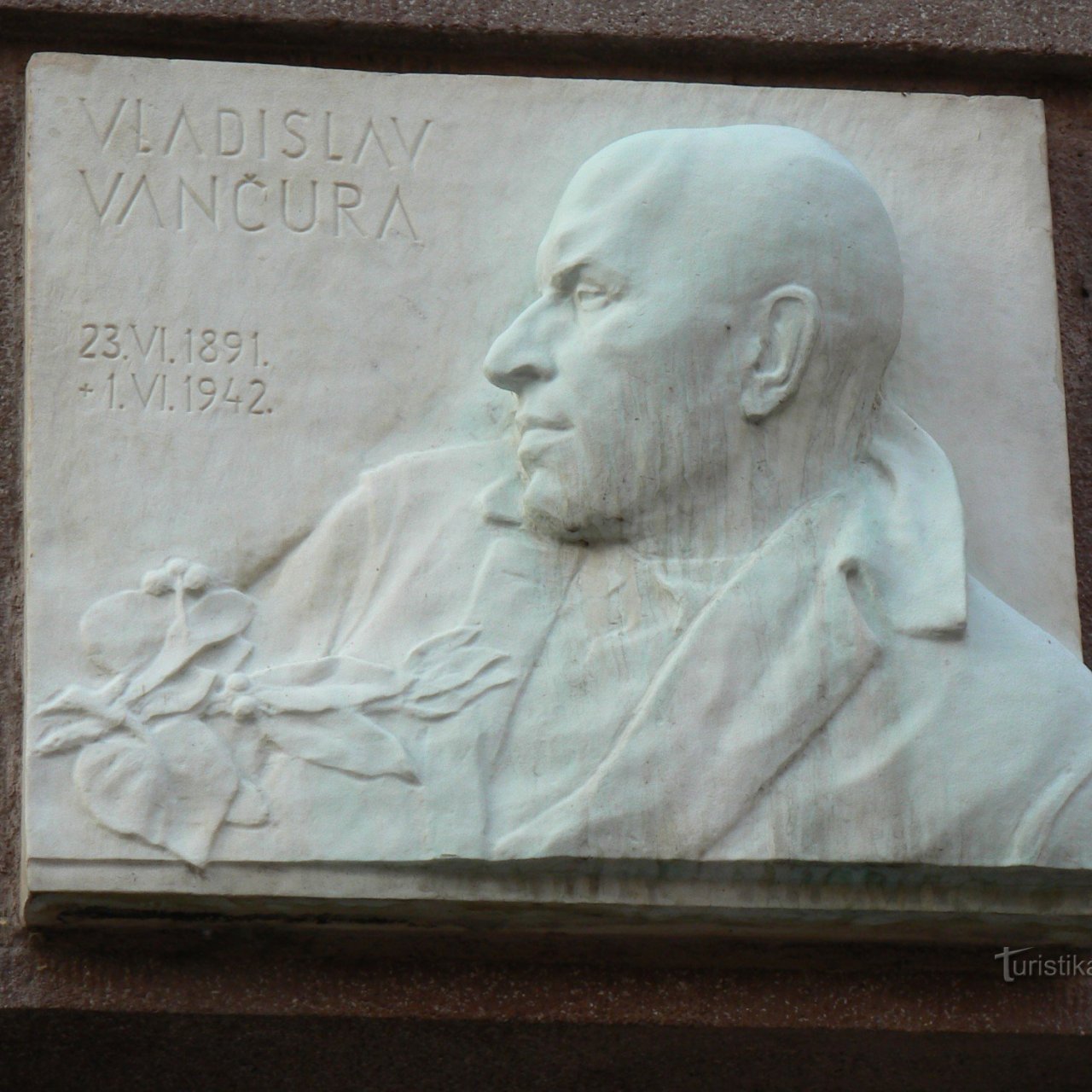 Praha 1 - Klimentská - pamětní deska Vladislav Vančura