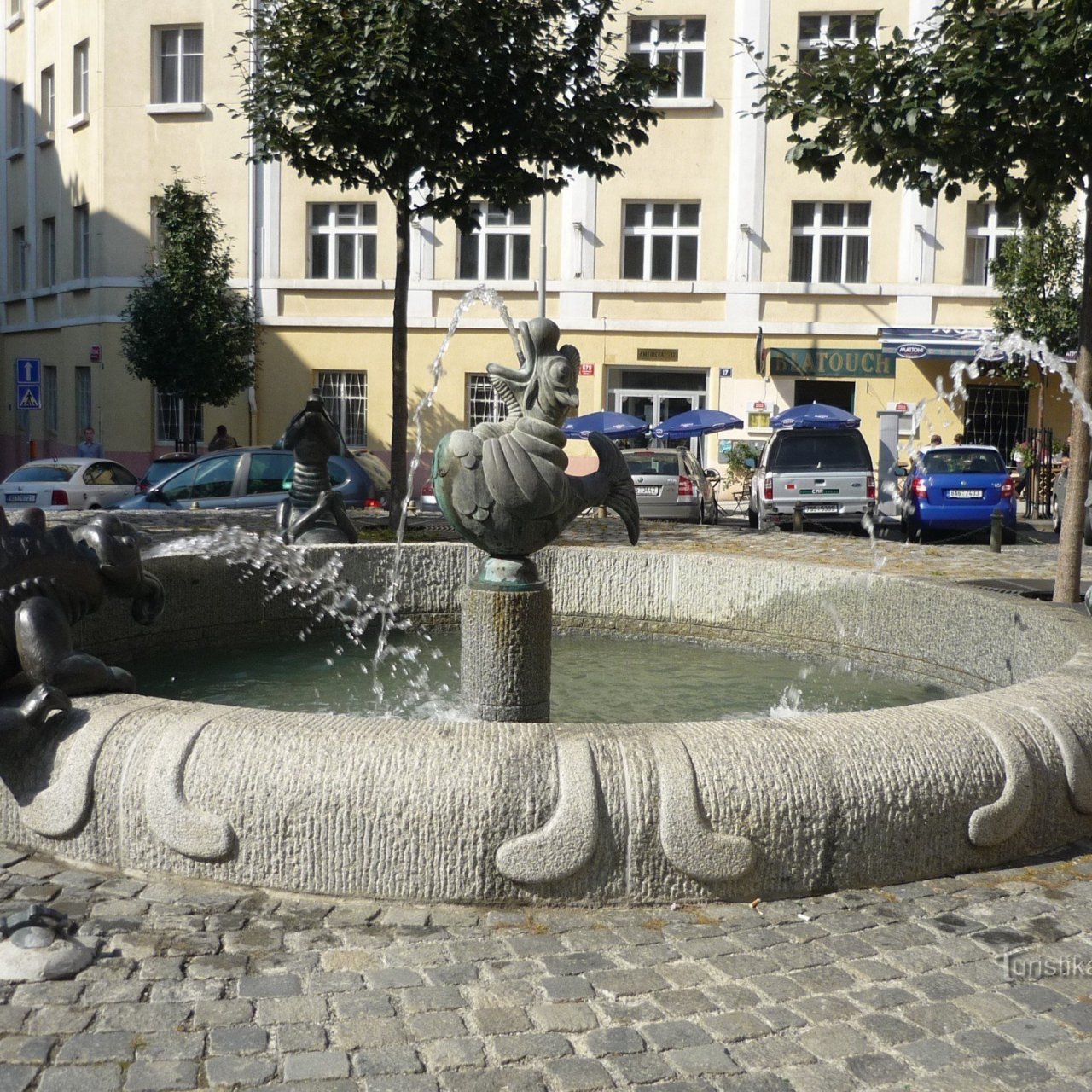 Praha - Moderní fontána na kruhovém objezdu