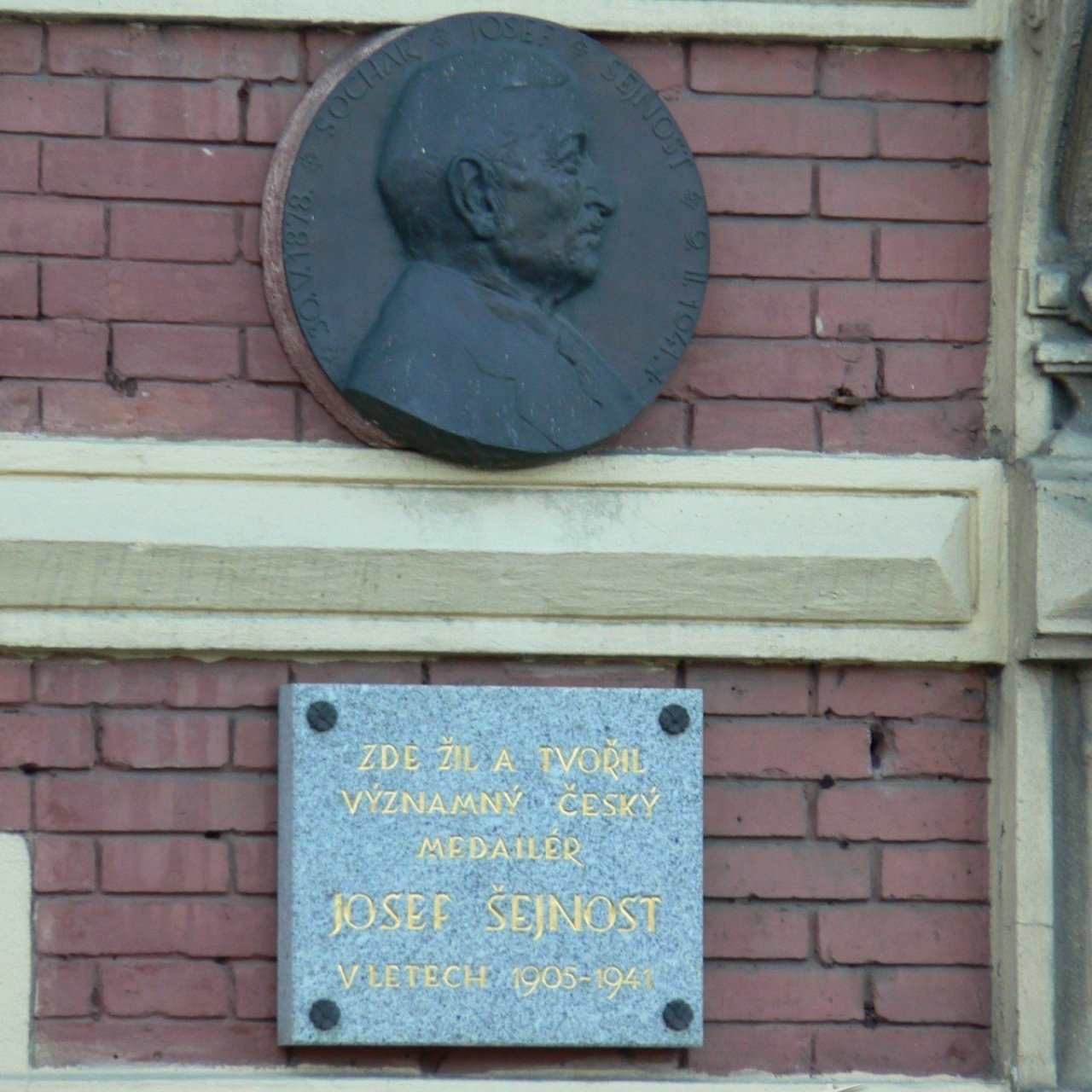 Praha 1 - Smetanovo nábřeží - pamětní deska Josef Šejnost