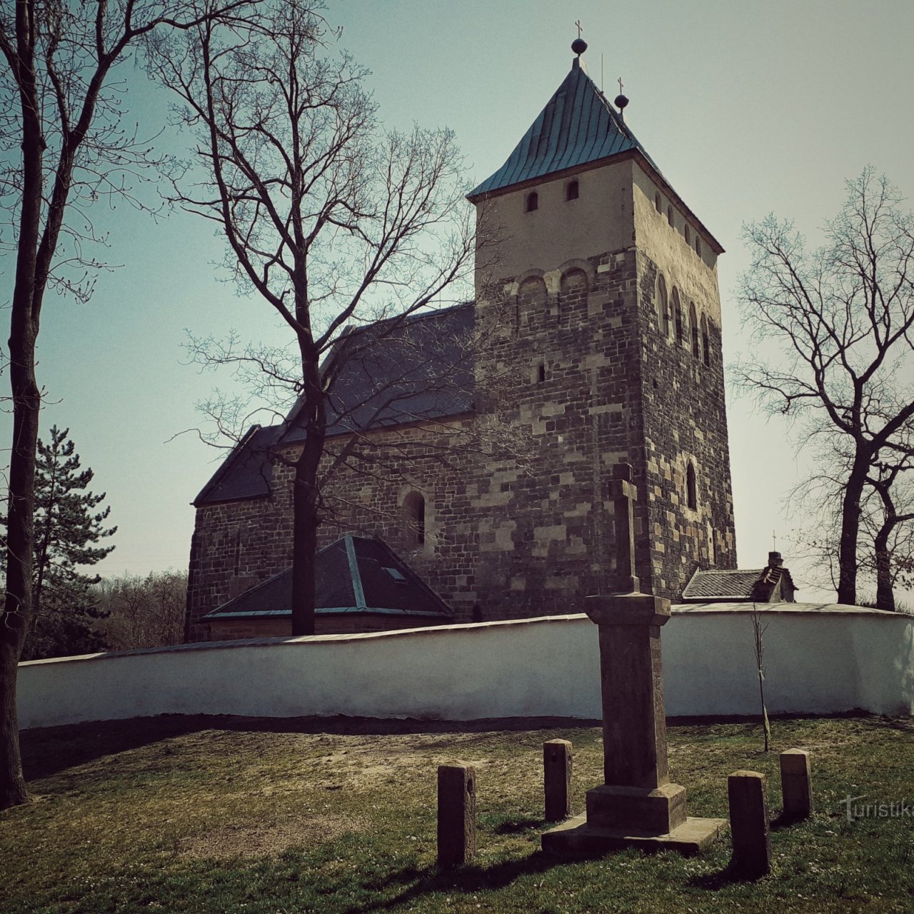 Středověký kostel