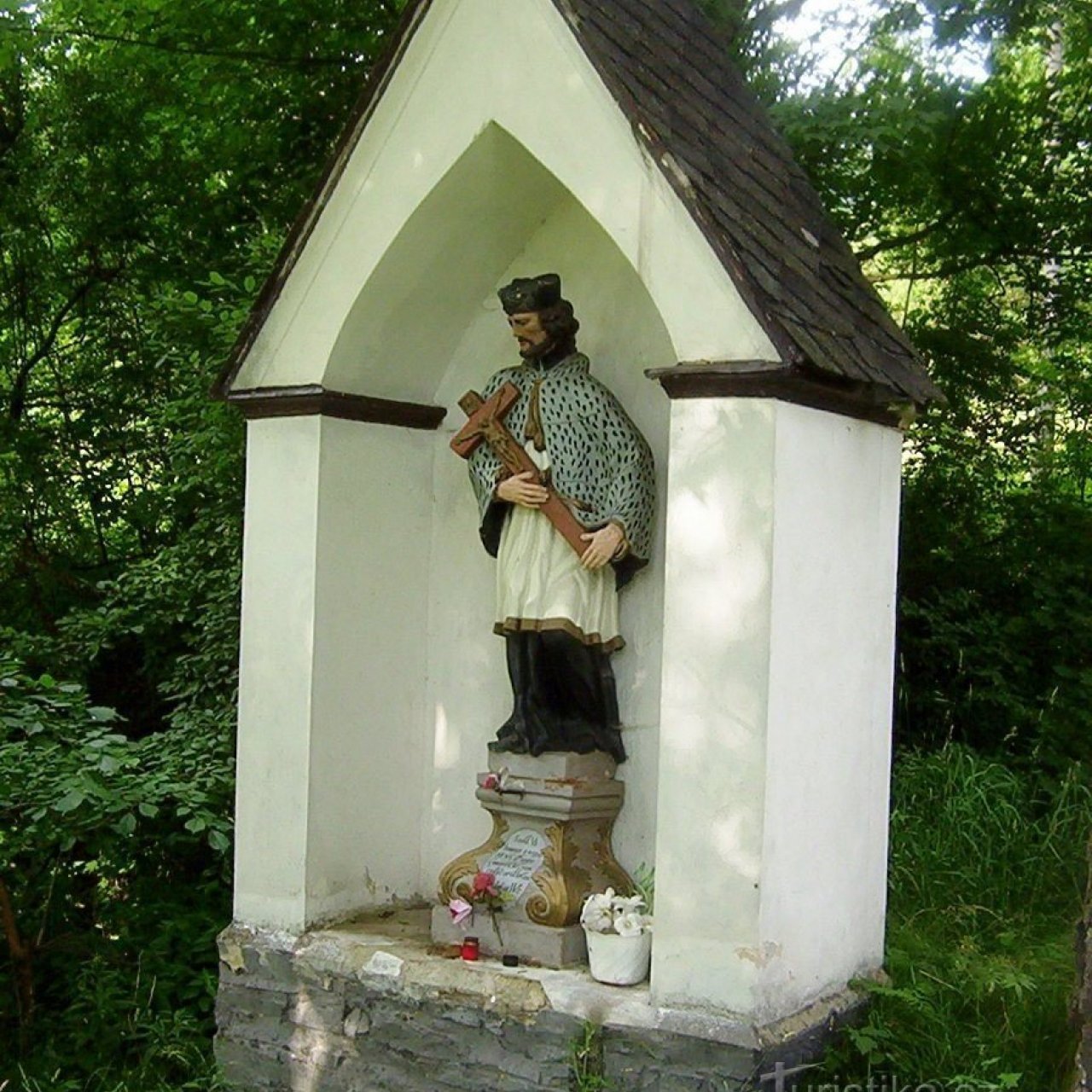 Mnichov-výklenková kaplička se sochou sv. Jana Nepomuckého