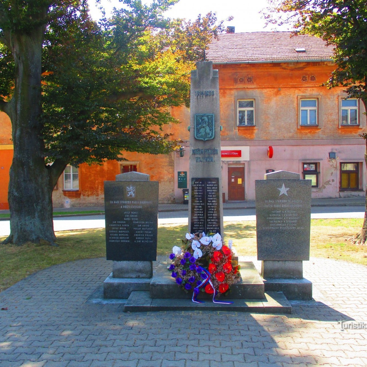 Památník obětem obou válek - Golčův Jeníkov
