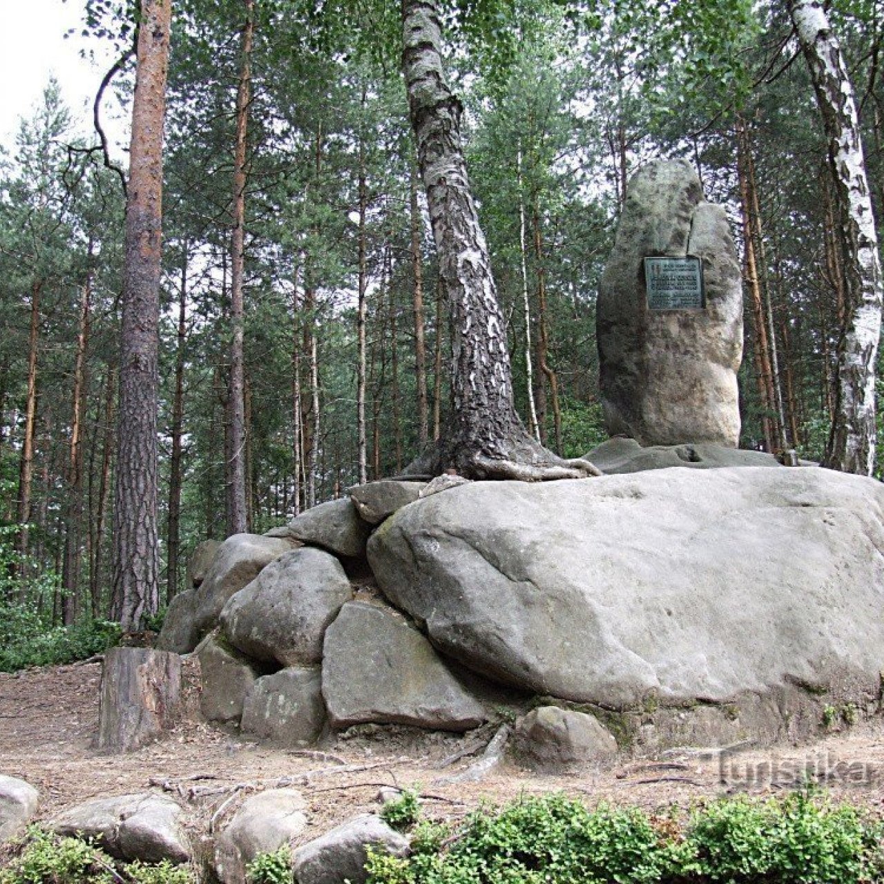 Památník odboje v Besedických skalách