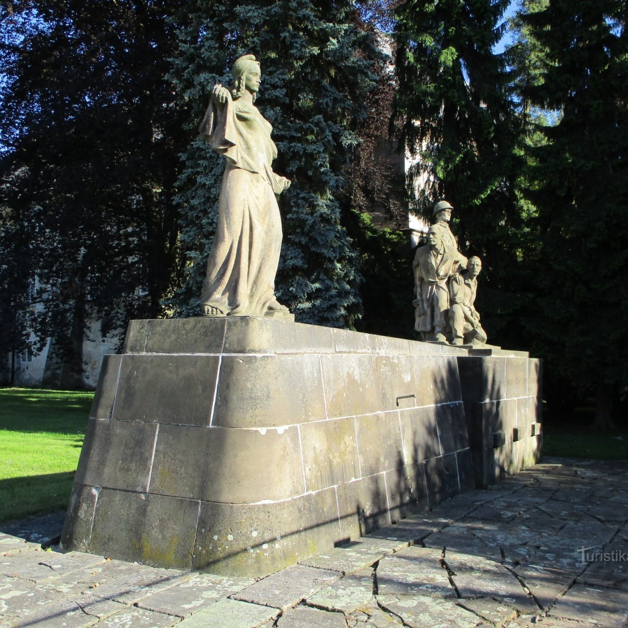 Pomník odboje a obětem 2. světové války ve Smiřicích